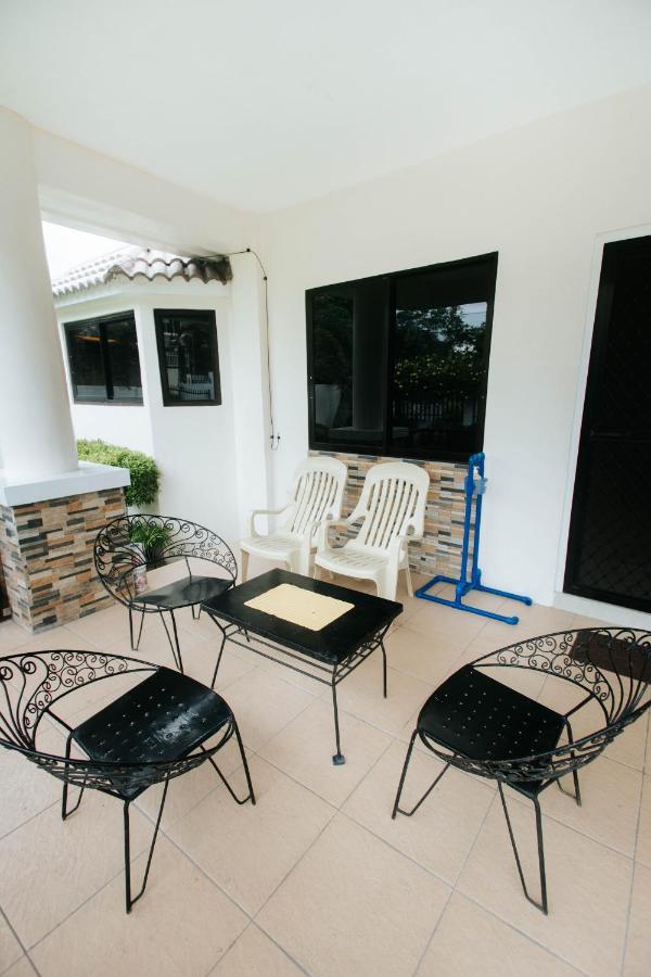 Bahay Ni Kikay Vacation Rental - Wifi Included General Santos City Esterno foto