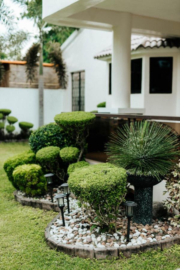 Bahay Ni Kikay Vacation Rental - Wifi Included General Santos City Esterno foto